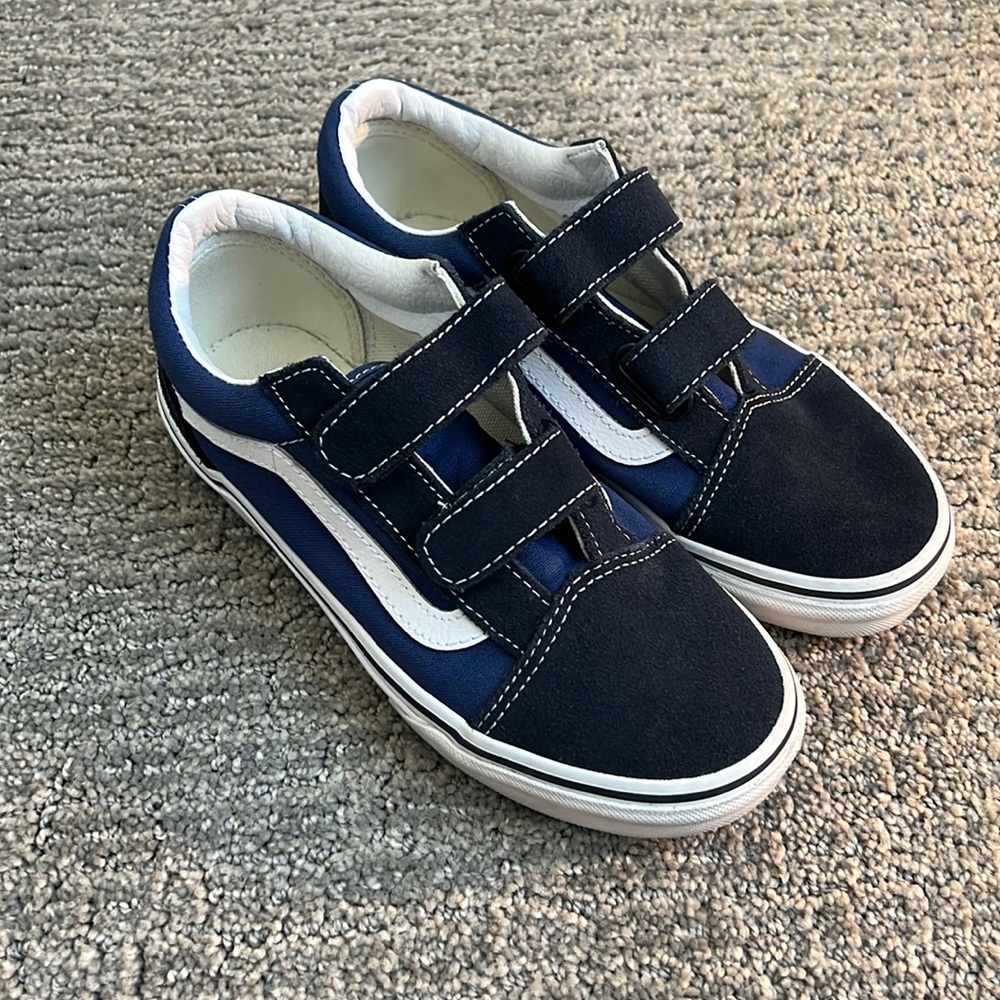 Vans Old Skool size 3 kids EUC only worn once.